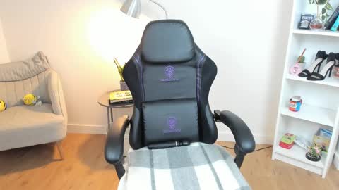 Snapshot of _bellaevans_ chatting on 03/03/25, 08:49 Bella Evans online show from 03/03/25, 08:49