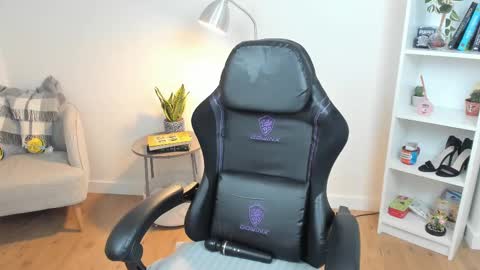 Snapshot of _bellaevans_ chatting on 03/10/25, 11:42 Bella Evans online show from 03/10/25, 11:42