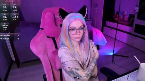Snapshot of _black_fox__ chatting on 10/18/25, 11:05 Olivia Subscribe to my Fansly -   online show from 10/18/25, 11:05