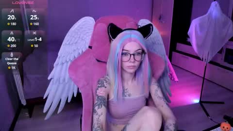 Snapshot of _black_fox__ chatting on 10/27/25, 11:09 Olivia Subscribe to my Fansly -   online show from 10/27/25, 11:09