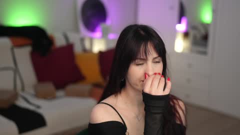 Lili online show from 10/11/25, 11:31