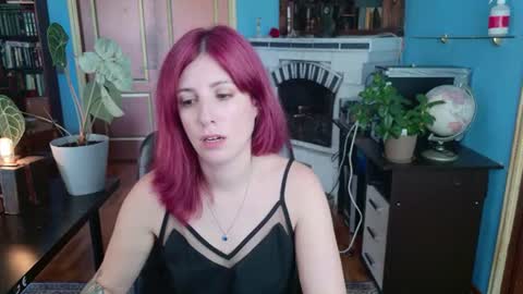 Snapshot of _blackpearl chatting on 07/13/26, 11:57 Laura online show from 07/13/26, 11:57