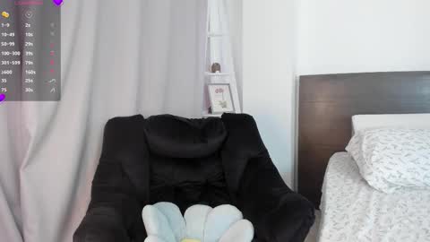 Snapshot of _bleuelune chatting on 09/19/25, 02:51 Mary online show from 09/19/25, 02:51