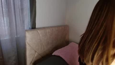 Snapshot of _camilaaa__ chatting on 03/05/25, 03:18   online show from 03/05/25, 03:18