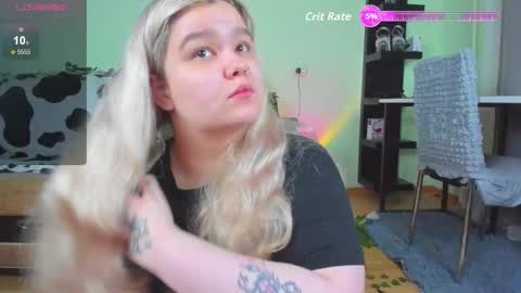 Snapshot of _candym1lky_ chatting on 09/12/25, 06:35 _candym1lky_ online show from 09/12/25, 06:35