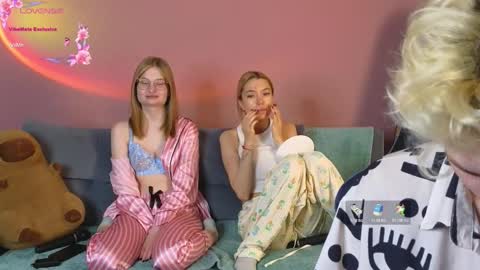 _capybara0_0 online show from 12/14/25, 12:10