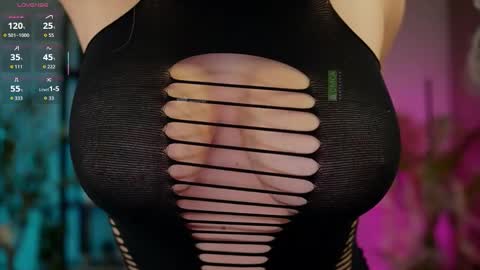 Snapshot of _careful_i_bite_nya_ chatting on 10/31/25, 01:45 Alisa online show from 10/31/25, 01:45