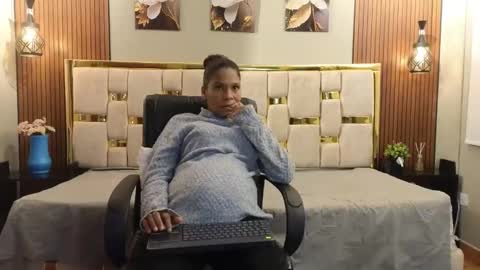 Caroline online show from 04/23/26, 10:47