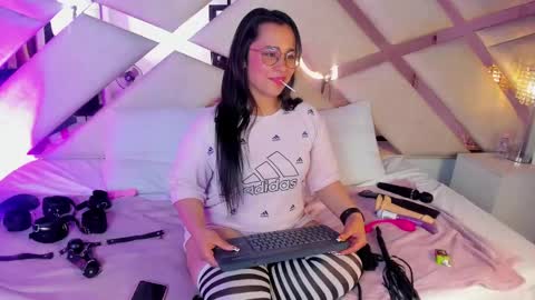 Snapshot of _carolinee_sweet chatting on 12/06/24, 04:14 Caroline Sweet online show from 12/06/24, 04:14