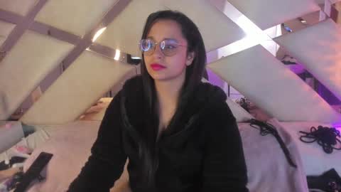 Snapshot of _carolinee_sweet chatting on 12/13/24, 06:10 Caroline Sweet online show from 12/13/24, 06:10