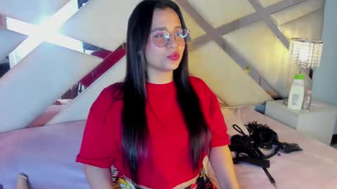 Snapshot of _carolinee_sweet chatting on 12/29/24, 02:38 Caroline Sweet online show from 12/29/24, 02:38