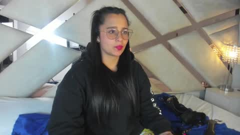 Snapshot of _carolinee_sweet chatting on 01/23/25, 06:28 Caroline Sweet online show from 01/23/25, 06:28