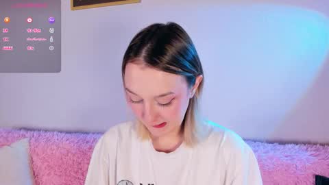 Snapshot of _ccrystaa_ chatting on 11/04/25, 08:24 Christina Chris online show from 11/04/25, 08:24