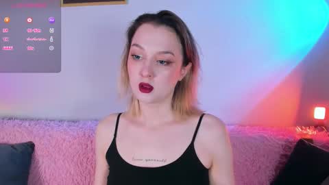 Snapshot of _ccrystaa_ chatting on 11/07/25, 06:57 Christina Chris online show from 11/07/25, 06:57