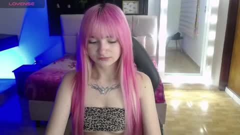 Snapshot of _charlotte_collins_ chatting on 05/05/26, 03:53 _charlotte_collins_ online show from 05/05/26, 03:53