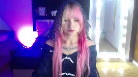 Snapshot of _charlotte_collins_ chatting on 06/22/26, 03:53 _charlotte_collins_ online show from 06/22/26, 03:53