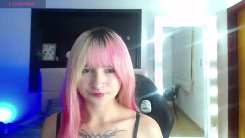 Snapshot of _charlotte_collins_ chatting on 06/26/26, 04:11 _charlotte_collins_ online show from 06/26/26, 04:11