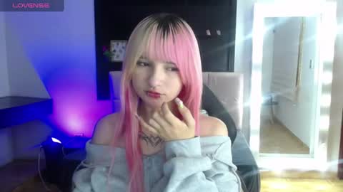 Snapshot of _charlotte_collins_ chatting on 06/27/26, 03:28 _charlotte_collins_ online show from 06/27/26, 03:28