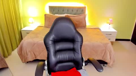 Snapshot of _charlotte_evans_2 chatting on 09/13/25, 09:25 Charlote online show from 09/13/25, 09:25