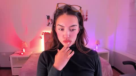 Snapshot of _charlotte_evans_2 chatting on 10/08/25, 08:17 Charlote online show from 10/08/25, 08:17