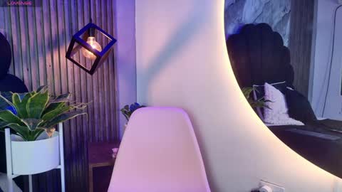 _charlotte_queen_ online show from 04/28/26, 02:00