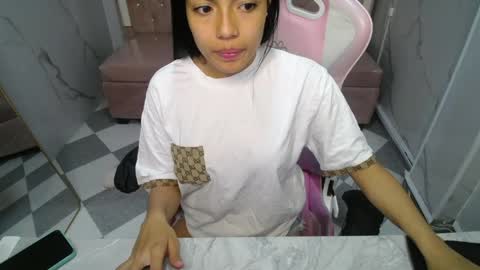 _charlottee_b online show from 04/02/26, 12:58