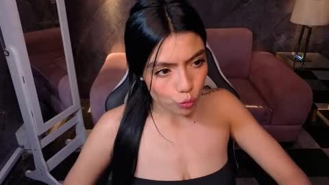 _charlottee_b online show from 04/06/26, 07:59