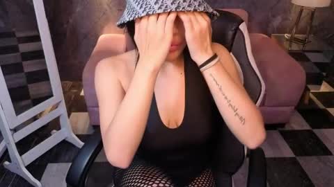 _charlottee_b online show from 04/08/26, 08:09