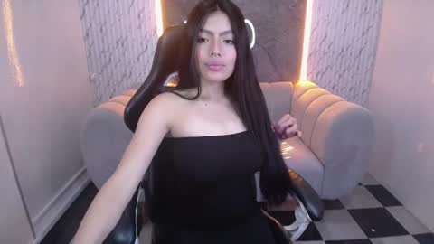 _charlottee_b online show from 04/11/26, 01:59