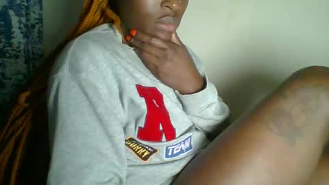 Snapshot of _clara01 chatting on 01/17/25, 09:50 clara online show from 01/17/25, 09:50