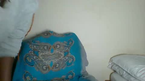 Snapshot of _clara01 chatting on 01/18/25, 08:41 clara online show from 01/18/25, 08:41