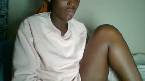 Snapshot of _clara01 chatting on 01/19/25, 05:39 clara online show from 01/19/25, 05:39