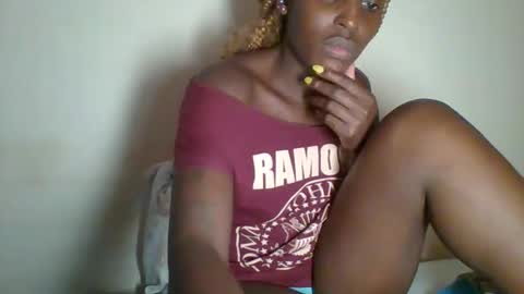 Snapshot of _clara01 chatting on 02/18/25, 07:32 clara online show from 02/18/25, 07:32