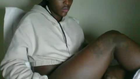 Snapshot of _clara01 chatting on 11/12/25, 06:58 clara online show from 11/12/25, 06:58