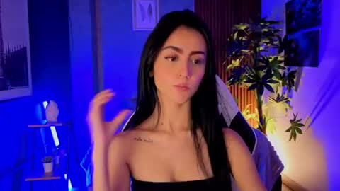 Snapshot of _coraliinee_ chatting on 06/16/26, 02:14 Coraline online show from 06/16/26, 02:14