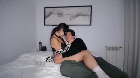 Snapshot of _couplevibes chatting on 11/11/25, 06:08 _couplevibes online show from 11/11/25, 06:08