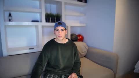 Snapshot of _couplevibes chatting on 11/16/25, 06:24 _couplevibes online show from 11/16/25, 06:24