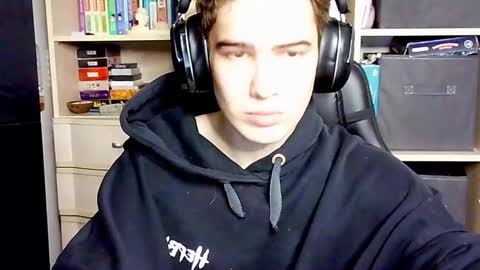 _crise_next_door_ online show from 10/04/25, 03:21