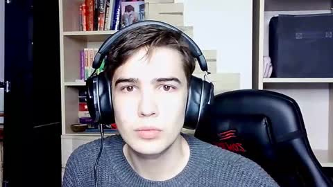 _crise_next_door_ online show from 10/16/25, 03:13