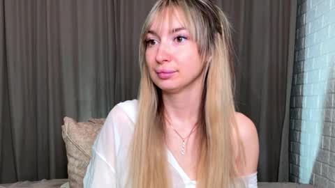 _crystal_moon_1 online show from 11/06/25, 07:48