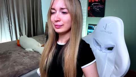 _crystal_moon_1 online show from 02/13/26, 08:27