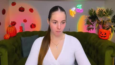 Erika online show from 11/07/25, 01:55