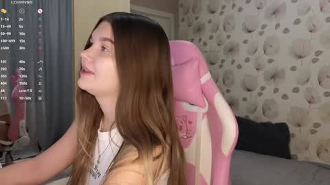 Snapshot of _cute_ice chatting on 12/10/24, 04:45 _cute_ice online show from 12/10/24, 04:45