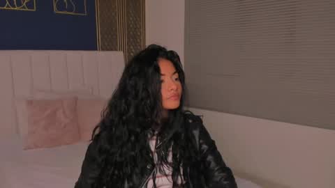 Snapshot of _dakota_a chatting on 02/13/25, 01:29 Dakota online show from 02/13/25, 01:29