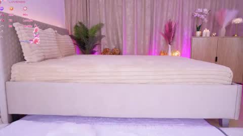 Snapshot of _diaa chatting on 01/11/26, 06:24 Just Dia online show from 01/11/26, 06:24