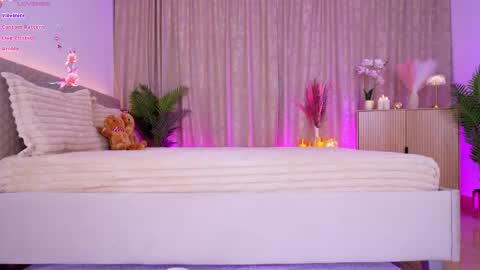 Snapshot of _diaa chatting on 01/12/26, 07:19 Just Dia online show from 01/12/26, 07:19