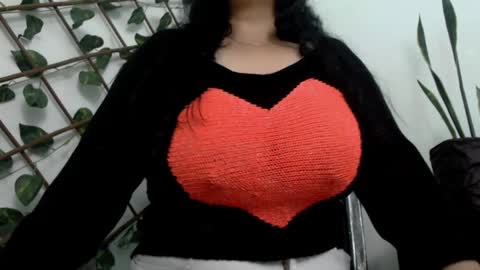 Snapshot of _donniia_ chatting on 01/12/25, 01:05 Dannia online show from 01/12/25, 01:05