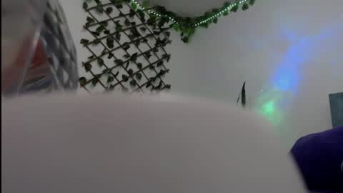 Snapshot of _donniia_ chatting on 01/27/25, 12:37 Dannia online show from 01/27/25, 12:37