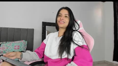 Snapshot of _elektrah chatting on 02/15/25, 06:33 _elektrah online show from 02/15/25, 06:33