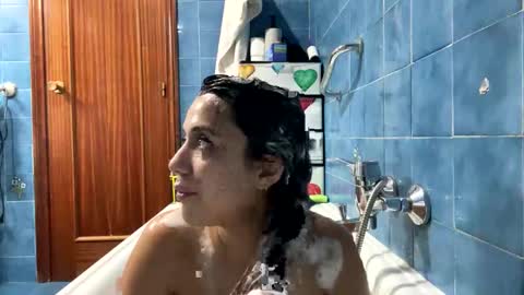 Snapshot of _elena_barra chatting on 01/13/25, 06:38  elena barra online show from 01/13/25, 06:38